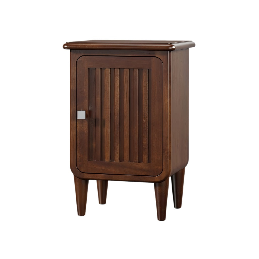 **Technische Titel in het Nederlands: Houten Nachttafel met Paneeldeur**